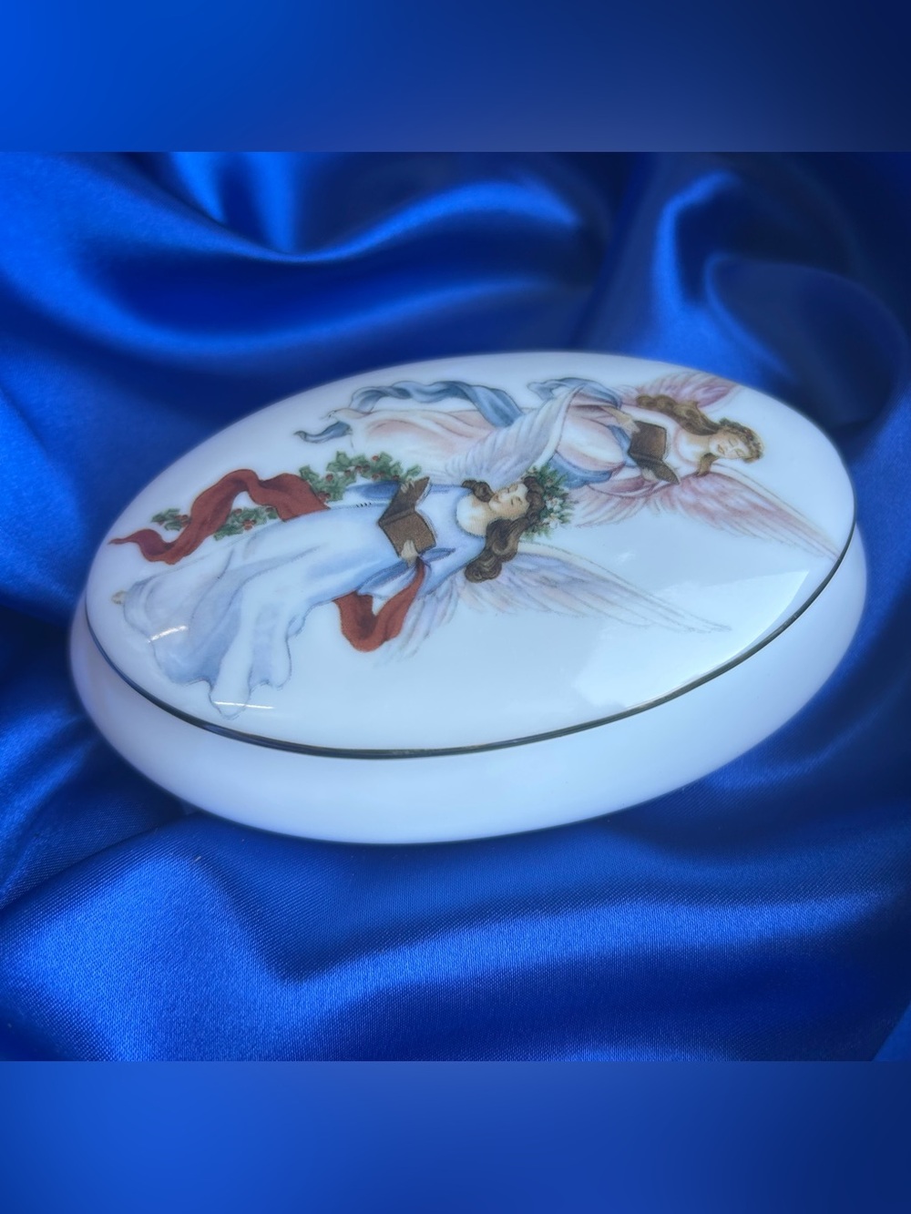 Angel Oval Box - Picture 3 of 14